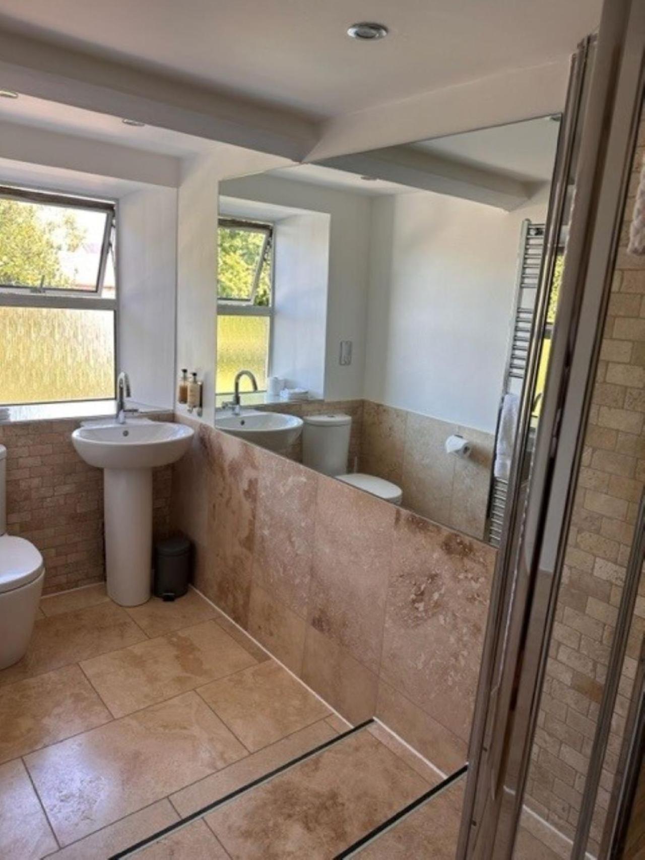 Walltree House 3*