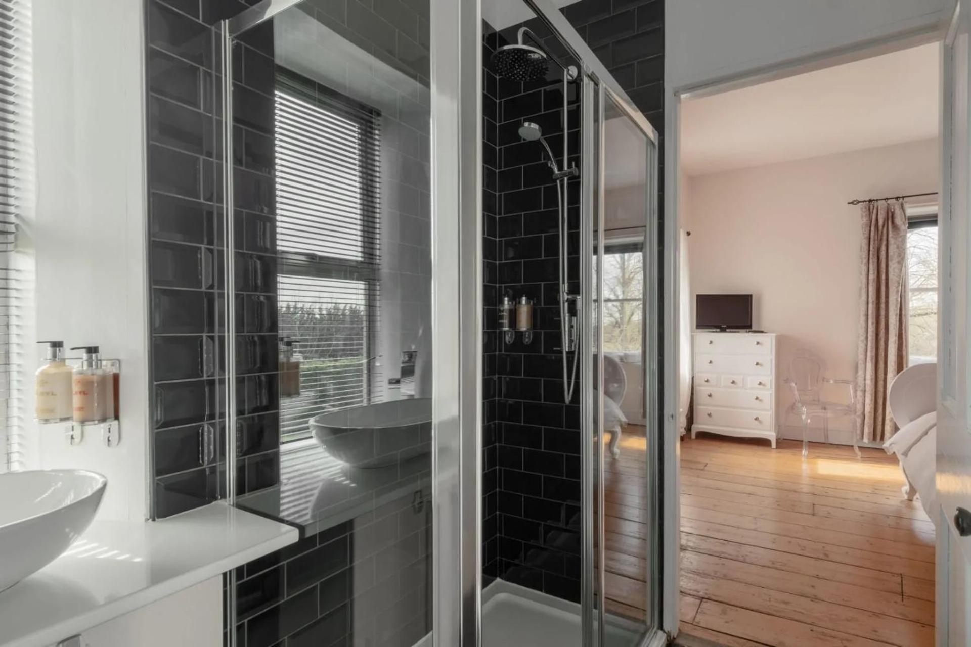 Walltree House 3*